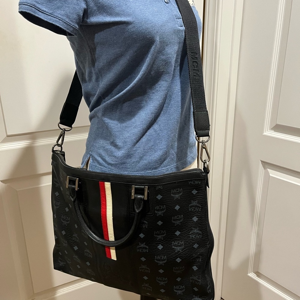 MCM BLACK VISETOS LION PRINCESS LAPTOP BAG - Picture 14 of 16